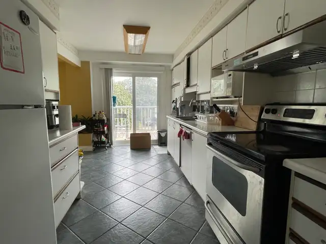 Spacious 4-Bedroom House for Rent – Finch & Hwy 404, North York - Photo 3