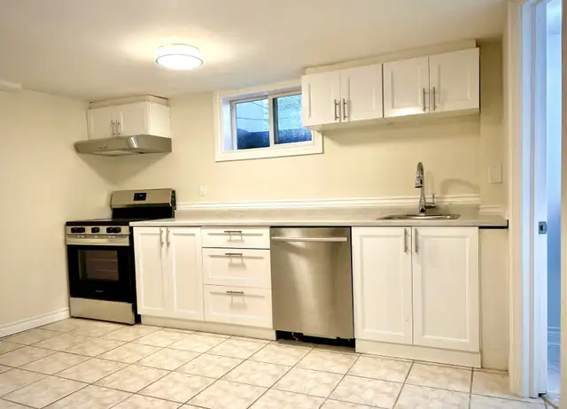 Barrie 2BR | Utilities & Laundry Included | Renovated - Photo 2