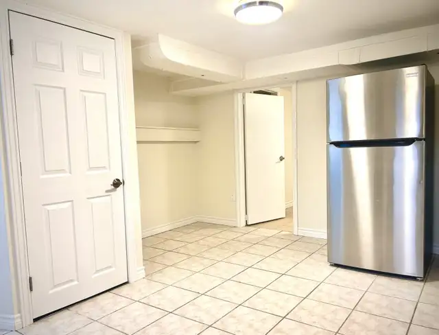 Barrie 2BR | Utilities & Laundry Included | Renovated - Photo 3