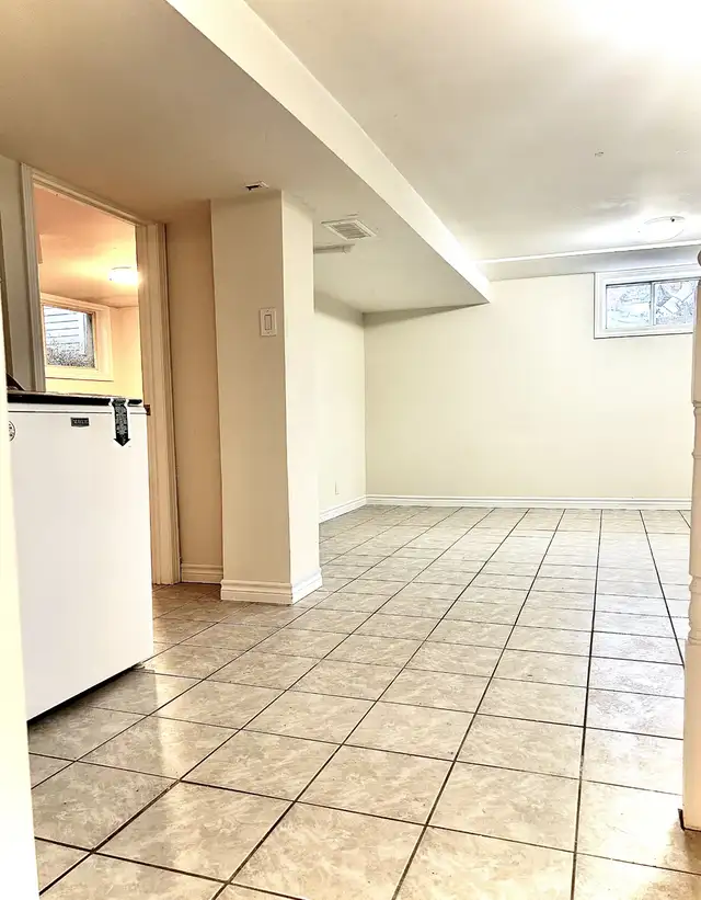 Barrie 2BR | Utilities & Laundry Included | Renovated - Photo 7