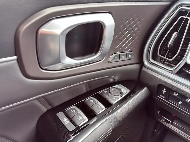 2026 Kia Sorento Plug-In Hybrid SX Luxury, Efficiency & Advanced - Photo 11