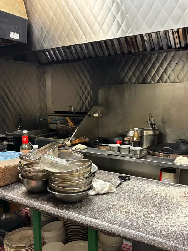 Restaurant For Sale/餐馆出售 - Photo 3