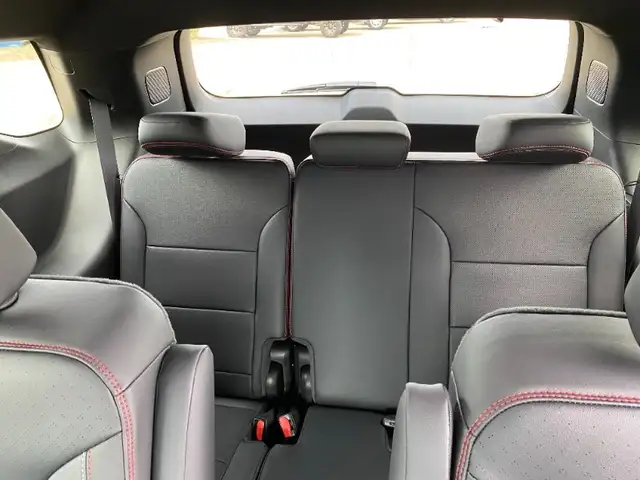 2026 Chevrolet Traverse RS Leather|Heated & Cooled Seats|7 Passe - Photo 11