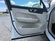 2022 Volvo XC60 No Accidents l B6 l AWD l Momentum l 2 Keys - Photo 17