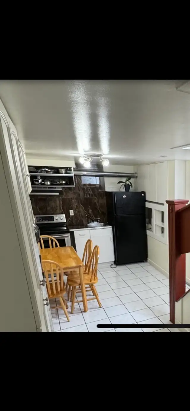 Furnished large bright room Single male $890 m all utilities - Photo 6
