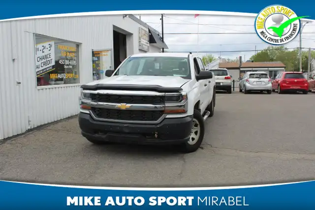 Chevrolet Silverado 1500 Camion de travail cabine multiplace 153