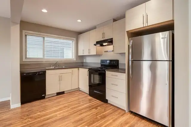Townhomes with In Suite Laundry - West Townes - House for Rent C - Photo 3