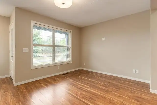 Townhomes with In Suite Laundry - West Townes - House for Rent C - Photo 5