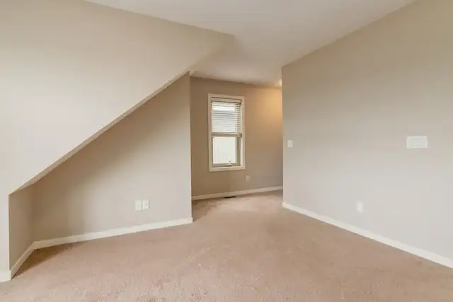 Townhomes with In Suite Laundry - West Townes - House for Rent C - Photo 13
