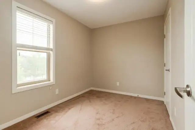 Townhomes with In Suite Laundry - West Townes - House for Rent C - Photo 17