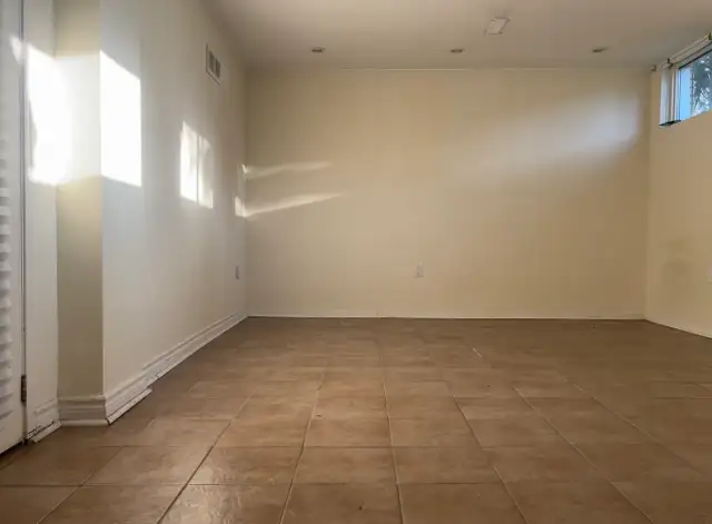 Really Spacious! Quite Bright! One Bedroom Unit Rent  Only $798 - Photo 4