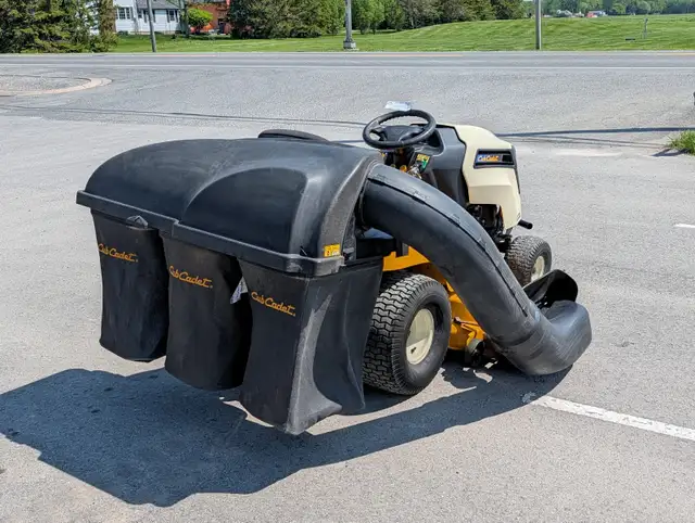 2011 Cub Cadet LTX1050 Riding Mower - Photo 5