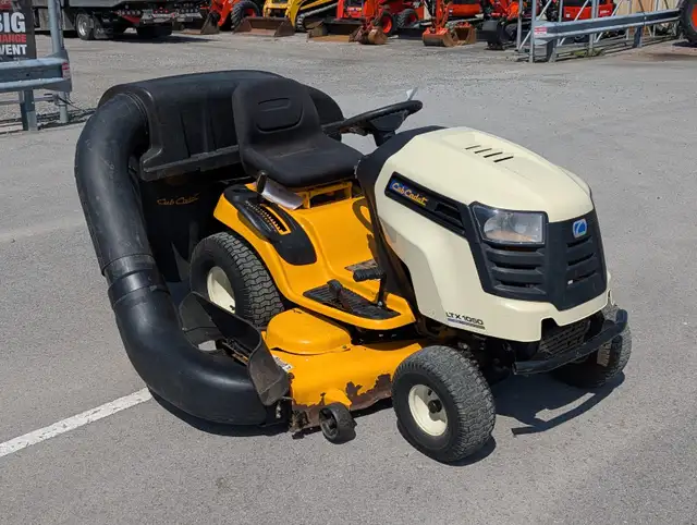 2011 Cub Cadet LTX1050 Riding Mower - Photo 7