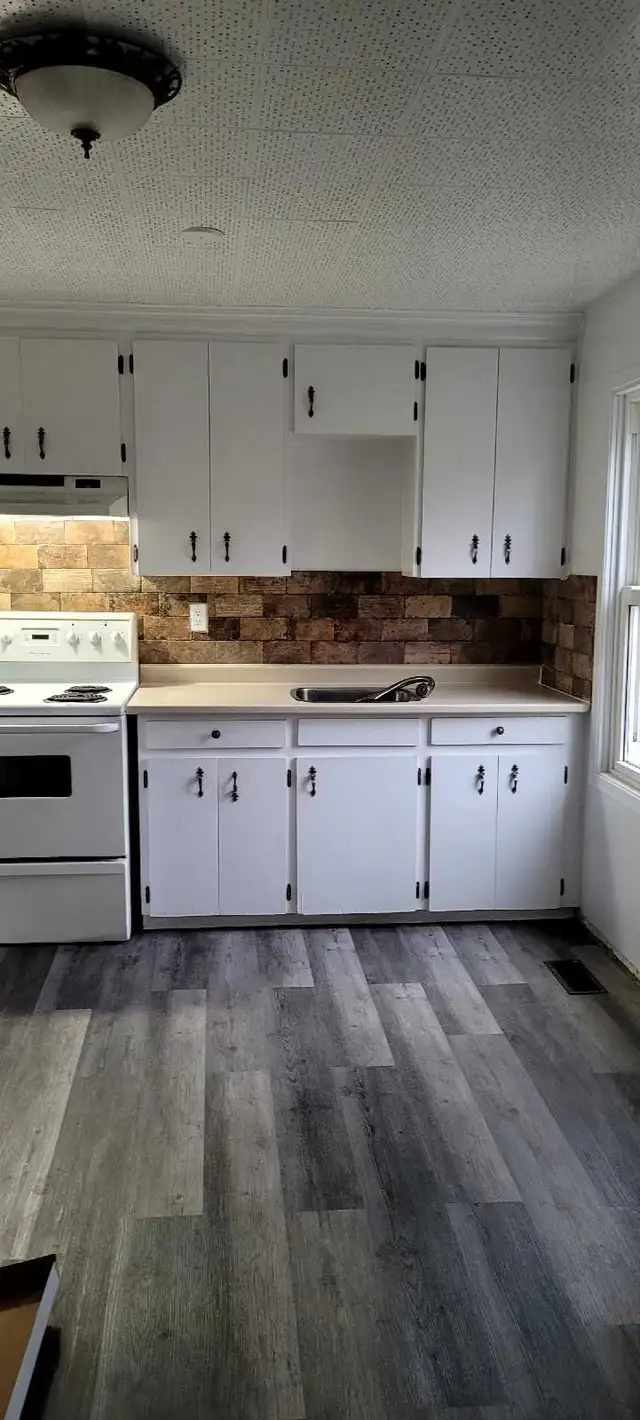 Bright Centrally Located One Bedroom for Rent - Photo 6