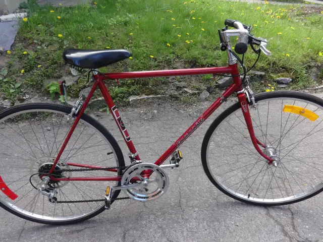 VÉLO FAVORIT DE ROUTE À GUIDON DROIT. QUALITÉ EUROPE. - Photo 2