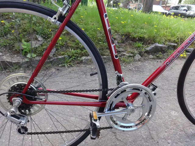 VÉLO FAVORIT DE ROUTE À GUIDON DROIT. QUALITÉ EUROPE. - Photo 3