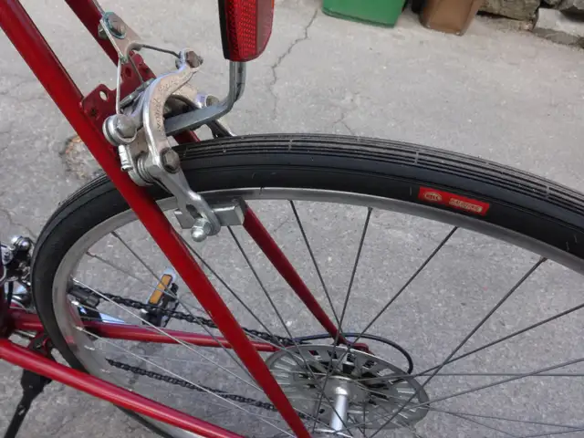 VÉLO FAVORIT DE ROUTE À GUIDON DROIT. QUALITÉ EUROPE. - Photo 9