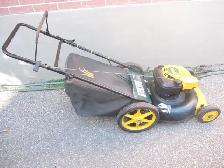 21 INCH YARDMAN MTD PUSH LAWN MOWER W/REAR BAGGER BRIGGS ENGINE