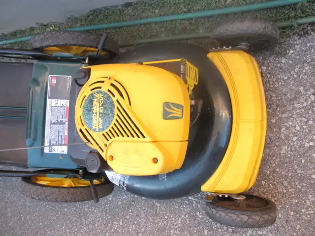 21 INCH YARDMAN MTD PUSH LAWN MOWER W/REAR BAGGER BRIGGS ENGINE - Photo 3