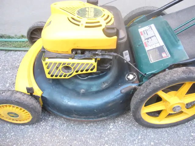 21 INCH YARDMAN MTD PUSH LAWN MOWER W/REAR BAGGER BRIGGS ENGINE - Photo 5