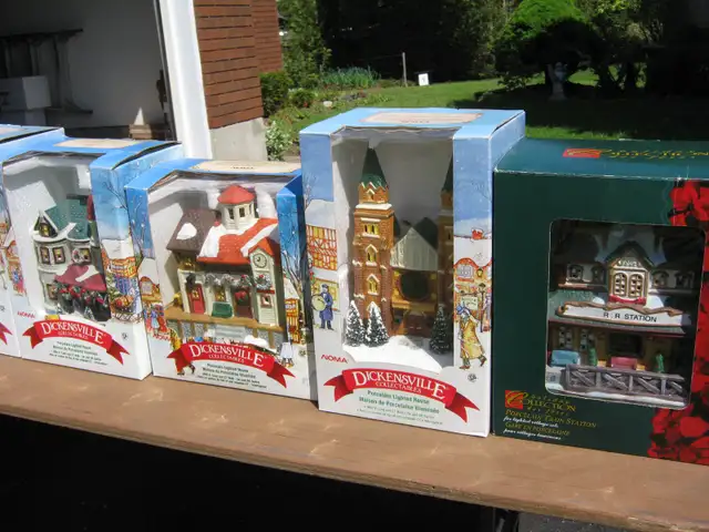 10 Piece Miniature Christmas Village For Sale $45 (519-443-7965) - Photo 2