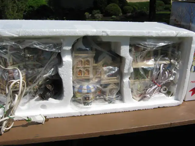 10 Piece Miniature Christmas Village For Sale $45 (519-443-7965) - Photo 4