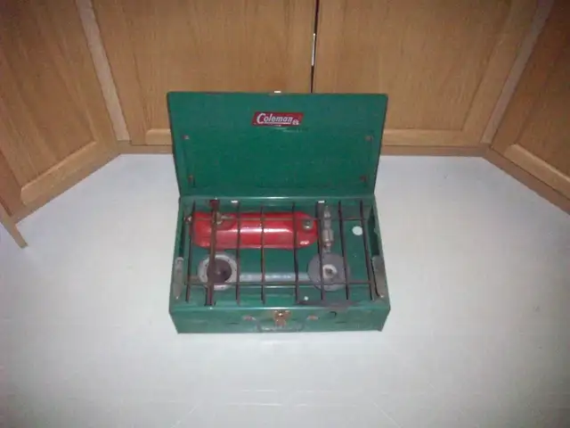 COLEMAN CAMP SOVE - EXCELLENT CONDITION  ( TAKES CAMP FUEL )