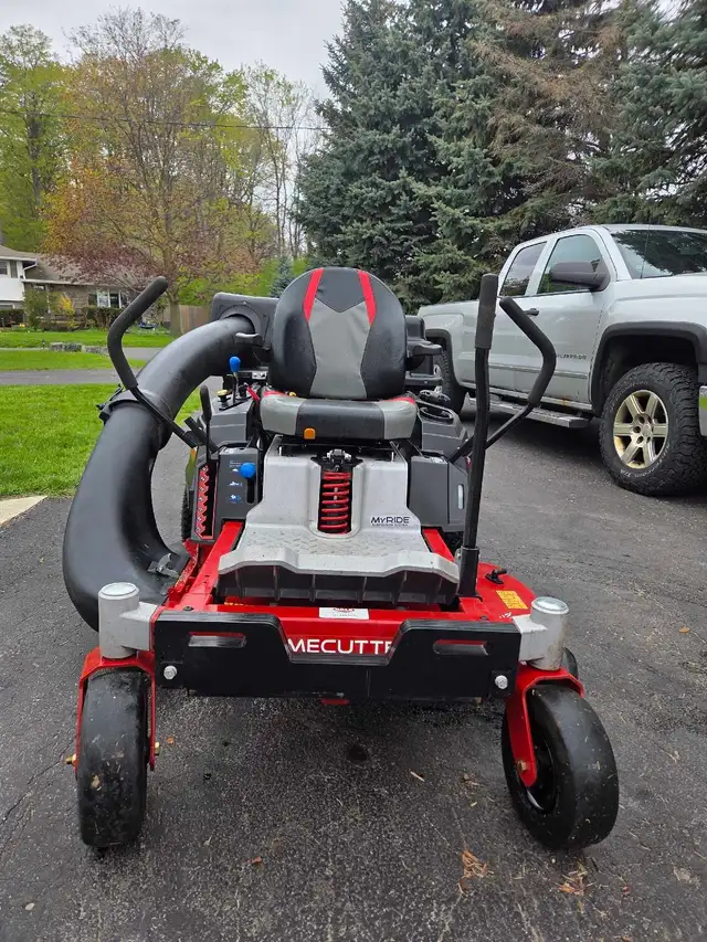 Toro 42' with bagger! - Photo 2