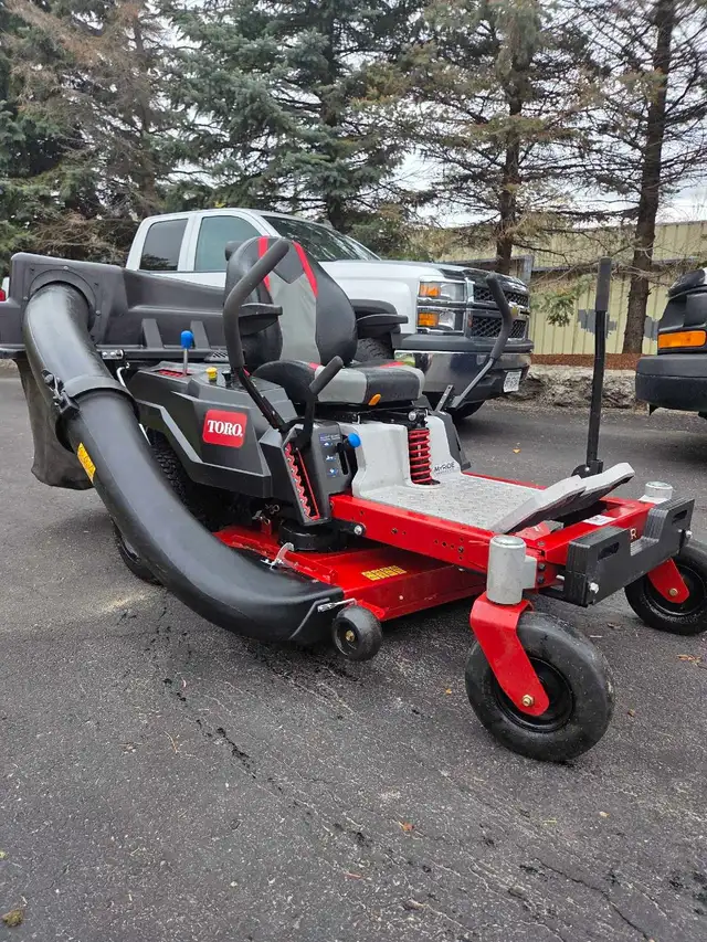Toro 42' with bagger! - Photo 3