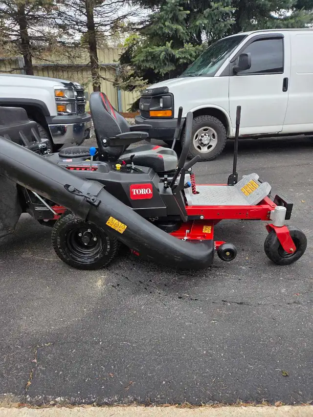 Toro 42' with bagger! - Photo 4