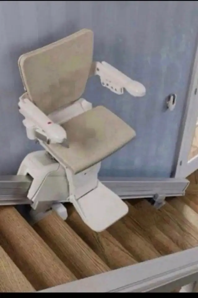 Stairlift Handicare 1100 Model 3 AVAILABLE - Photo 2