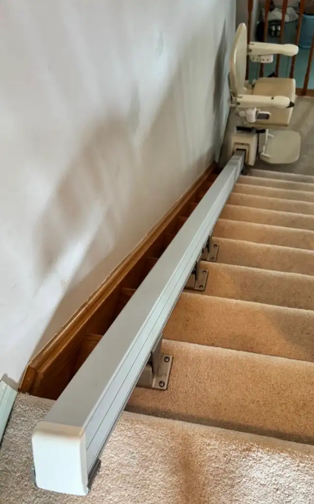 Stairlift Handicare 1100 Model 3 AVAILABLE - Photo 6