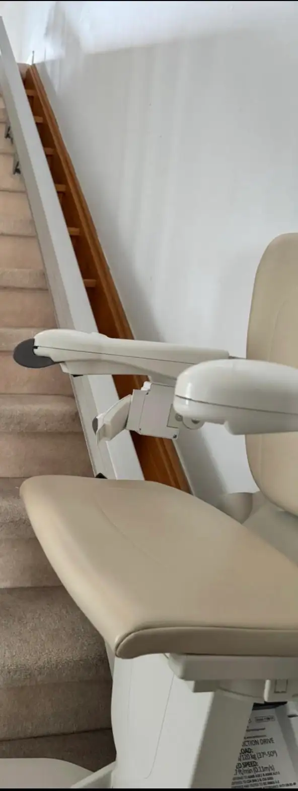 Stairlift Handicare 1100 Model 3 AVAILABLE - Photo 7