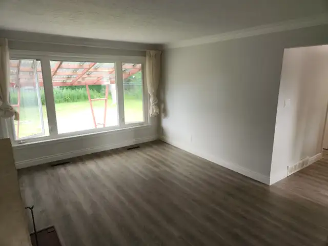 $2400 Stevenson/Rossland 3BDRM spacious For RENT. Clean, Fresh! - Photo 4