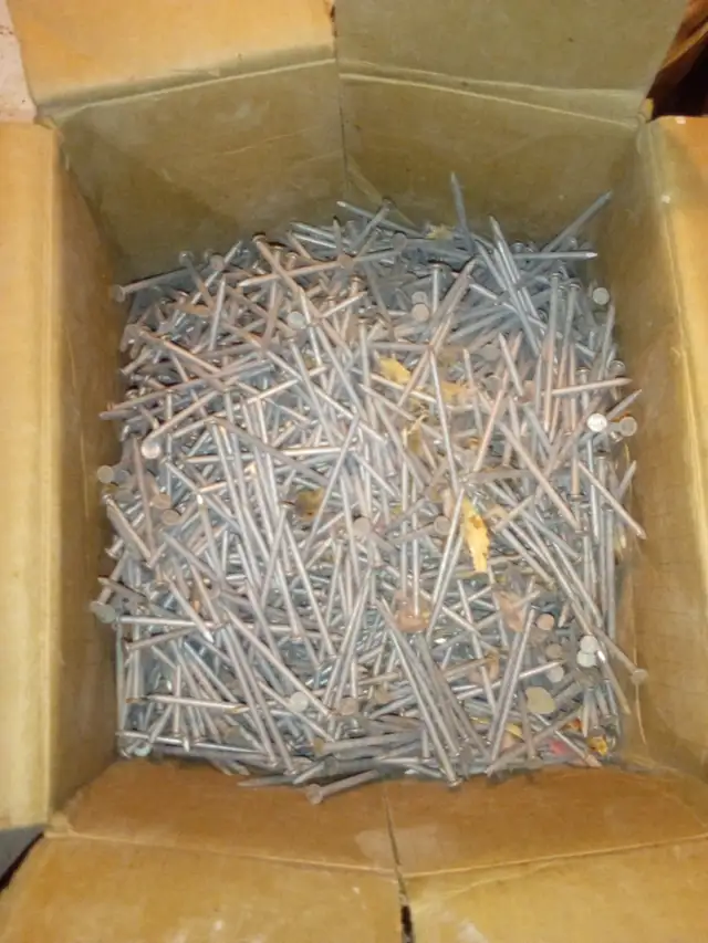 20lbs box of 2 1/2' nails,and 15lb box of 3 1/2' nails. - Photo 2