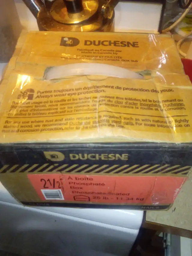 20lbs box of 2 1/2' nails,and 15lb box of 3 1/2' nails. - Photo 4