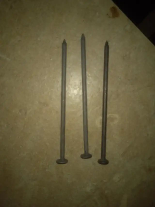 20lbs box of 2 1/2' nails,and 15lb box of 3 1/2' nails. - Photo 7