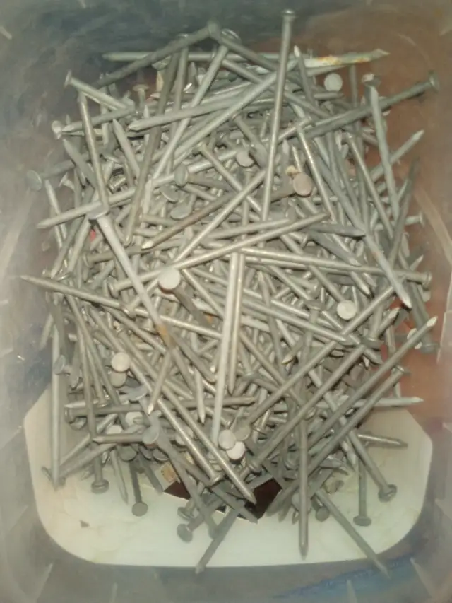 20lbs box of 2 1/2' nails,and 15lb box of 3 1/2' nails. - Photo 8