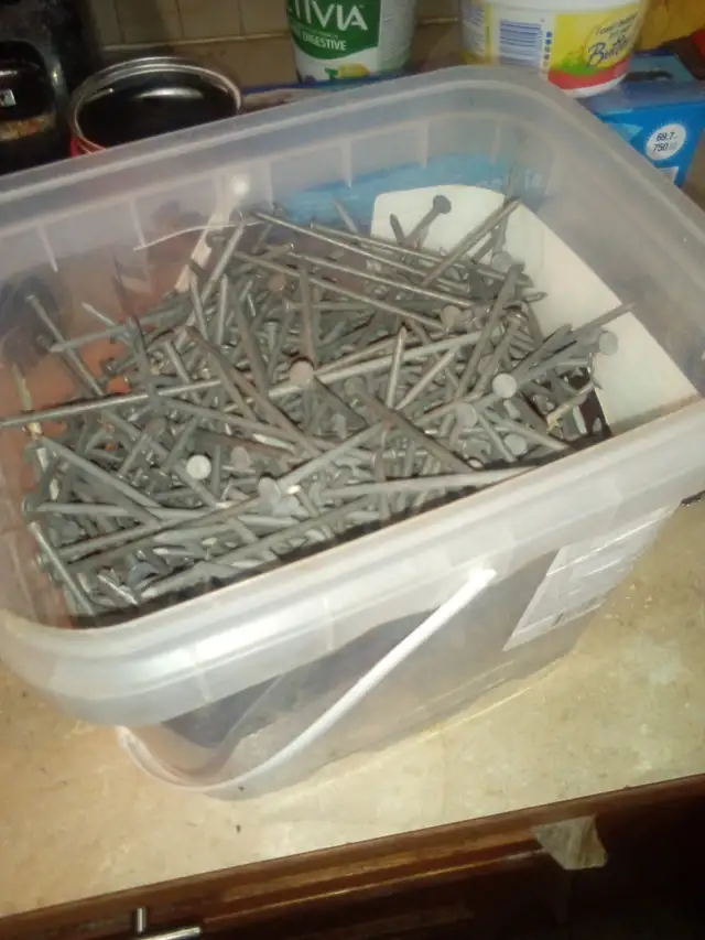 20lbs box of 2 1/2' nails,and 15lb box of 3 1/2' nails. - Photo 9