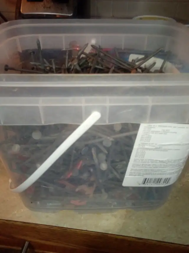 20lbs box of 2 1/2' nails,and 15lb box of 3 1/2' nails. - Photo 10