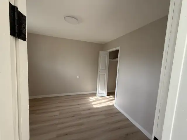 3 bed one bath - Photo 2