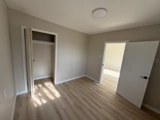 3 bed one bath - Photo 3