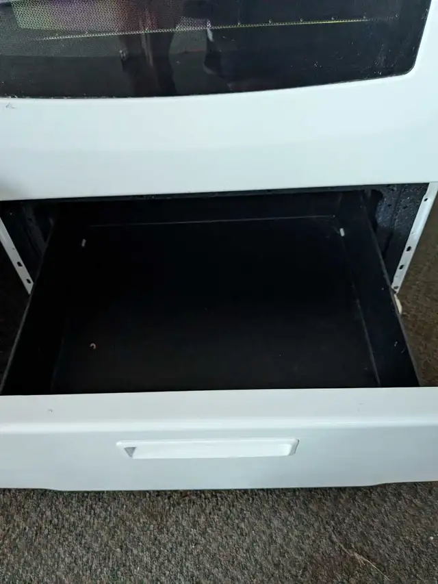 Danby 24' stove - Photo 2