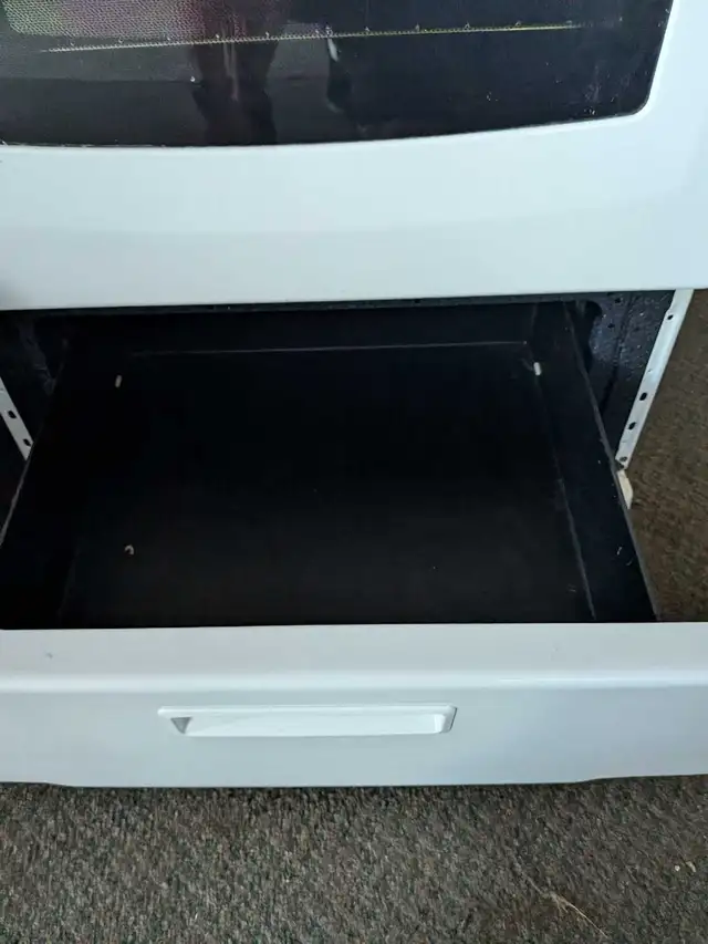 Danby 24' stove - Photo 4