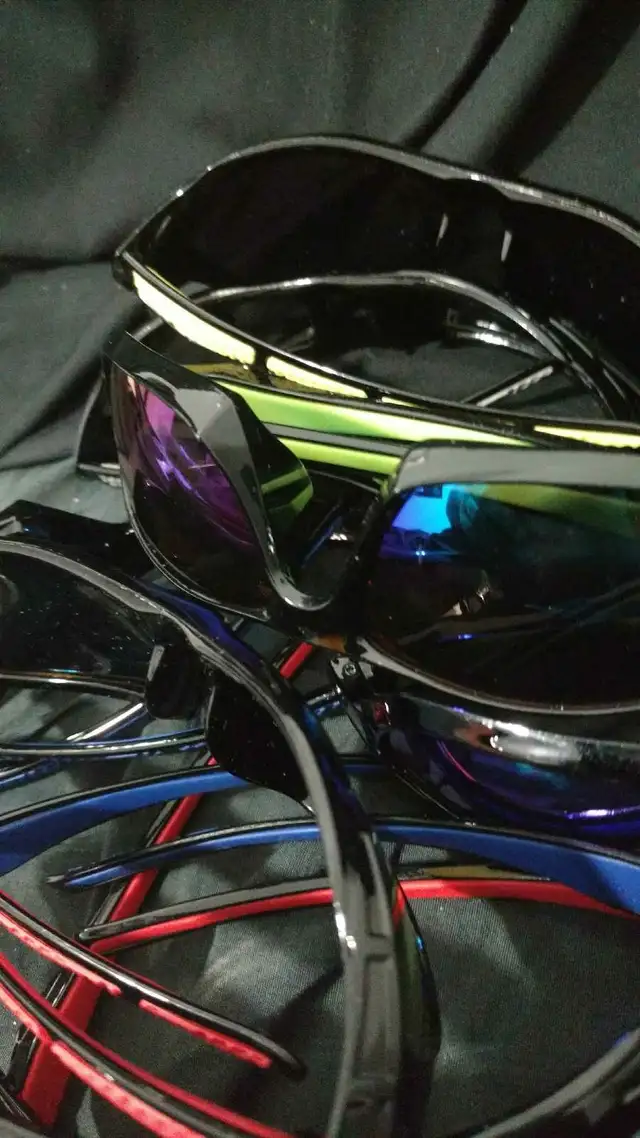 8 paires de lunettes de soleil à vendre rapidement et urgent - Photo 2