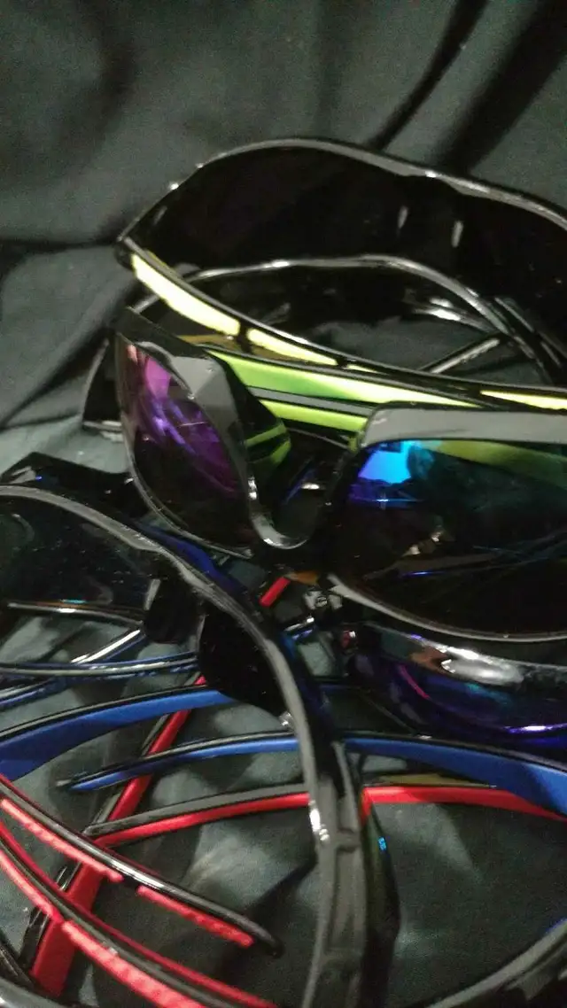 8 paires de lunettes de soleil à vendre rapidement et urgent - Photo 10