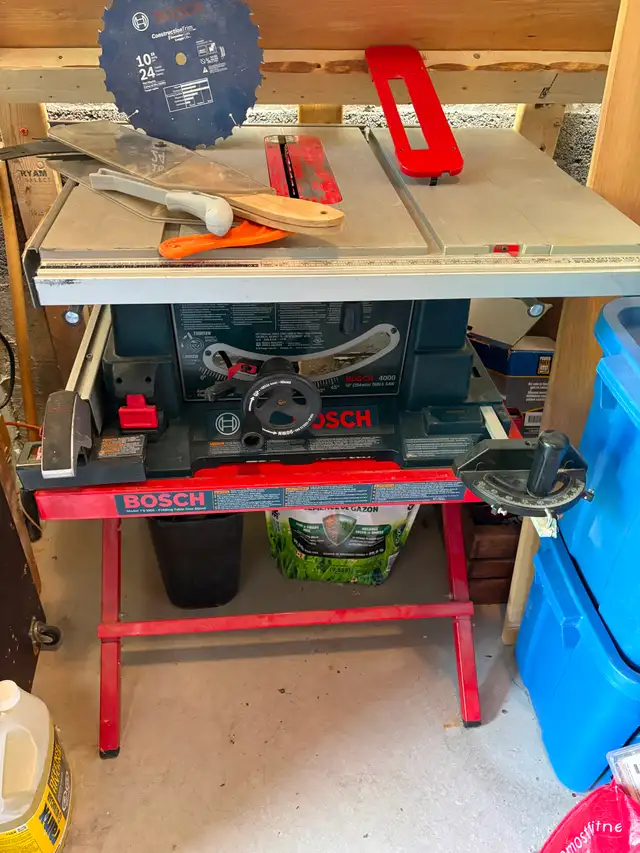 Bosch 10' Table Saw w/stand