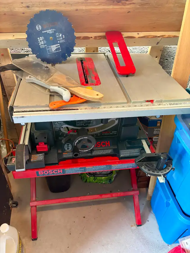 Bosch 10' Table Saw w/stand - Photo 2