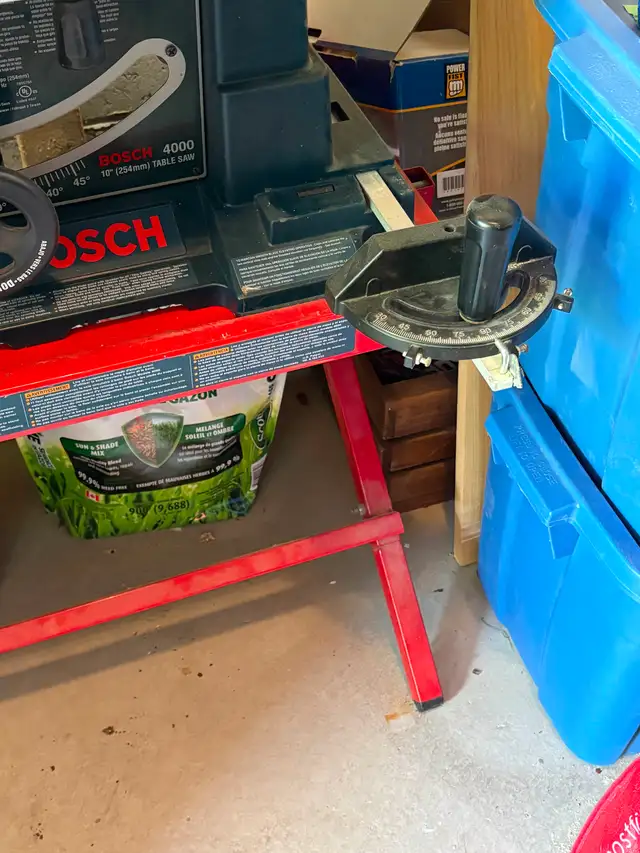 Bosch 10' Table Saw w/stand - Photo 3