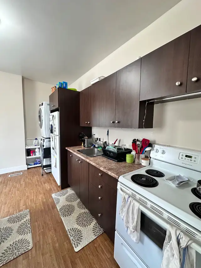 Spacious   Centrally Located 3 Bed Home Close To Everything! - Photo 2